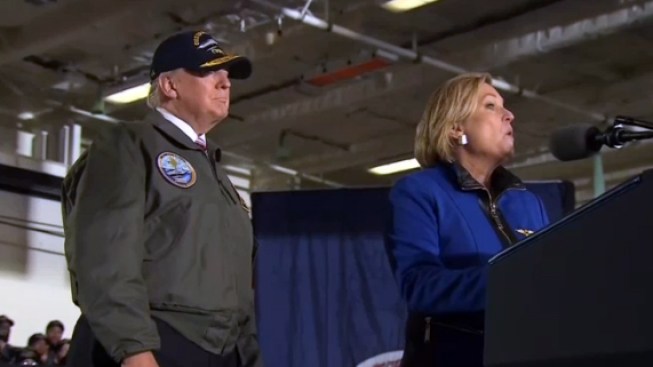 Donald Trump a bordo del portaaviones USS Gerald R. Ford en Virginia