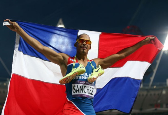 El atleta dominicano Félix Sánchez puso a todos a gozar y hasta a llorar de emoción tras conseguir su segunda medalla de oro en los Juegos Olímpicos, Londres 2012.