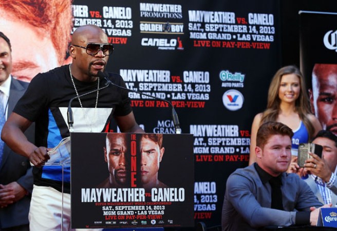 Los campeones del boxeo Floyd Mayweather Jr. y Saúl "Canelo" Álvarez se ven cara a cara en Nueva York, tras anunciar su pelea oficialmente. El combate será el próximo 14 de septiembre en el MGM Grand de Las Vegas.