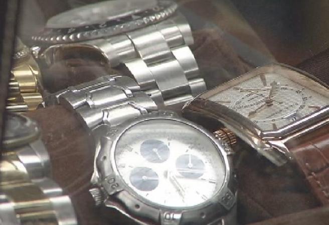 La policía busca a los propietarios de estos objetos robados en casas de Miami, Miami Beach y el condado de Collier.