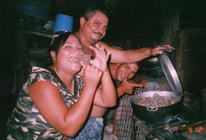 MI PRIMA LA GORDA SIEMPRE COMIDA EN MANO