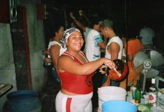 MI PRIMA LA COMELONA