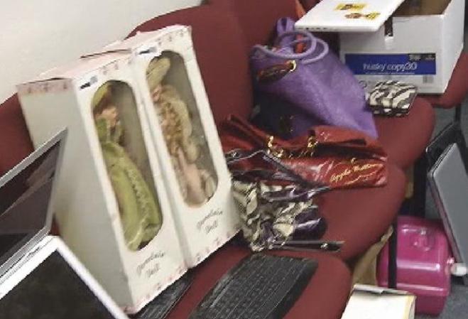 La policía busca a los propietarios de estos objetos robados en casas de Miami, Miami Beach y el condado de Collier.