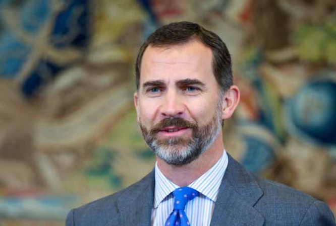Profesional, deportista y cercano, el Príncipe Felipe, "preparado para reinar", según su padre.