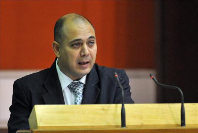 25 DE SEPTIEMBRE, DE 2013- Un choque en La Habana de un automóvil estatal contra un ómnibus causó 31 heridos, de los que cuatro están "con peligro para la vida", informó hoy la televisión estatal.