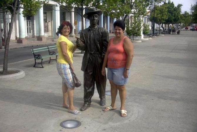 mi familia de cienfuegos, mi mamá y mi tia.