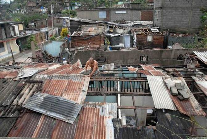25 JUNIO, 2013. Cuba recibe ayuda de Ecuador para reconstruir las casas dañadas por el huracán Sandy.