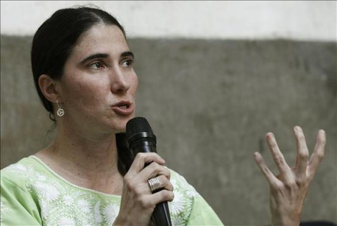 30 DE JUNIO, 2013:Yoani Sánchez volverá a viajar este lunes a España, esta vez, acompañada de su esposo el periodista Reinaldo Escobar.