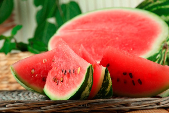 12. Sandía: Llena de agua y nutrientes te ayuda a sentirte satisfecha sin consumir tantas calorías