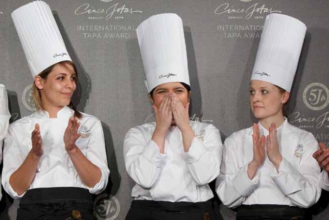 Así se elaboran las mejores tapas del mundo.