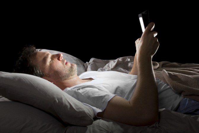 Revisar e-mail antes de dormir.