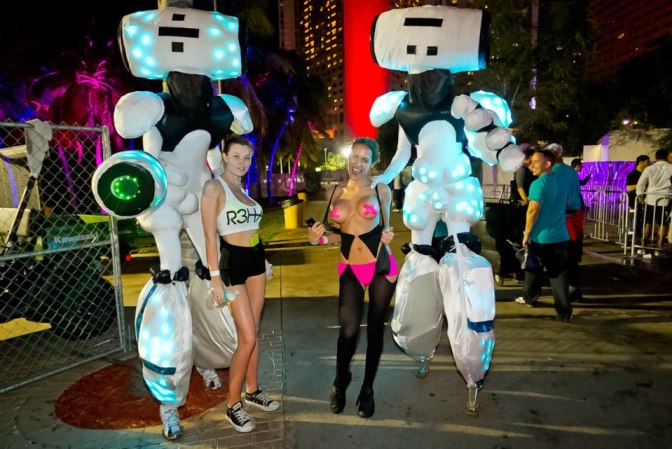 Derroche de fantasía, música y extravagancia en el Ultra Fest en Miami. Fotos tomadas el 23 y 24 de Marzo de 2013