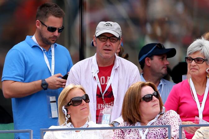 Kevin Spacey observando el partidp entre Andy Roddick y Fabio Fognini.