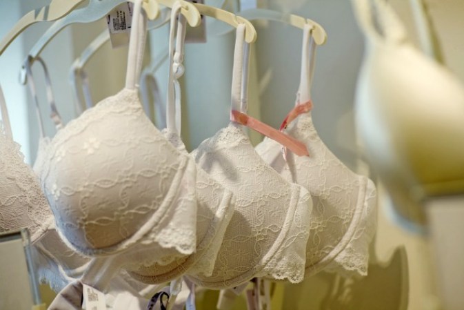 9- Lo costoso que resulta comprar lencería hermosa.