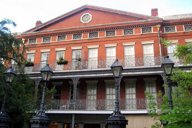 GALLIER HOUSE: Es una joya arquitectónica del barrio francés, esta vivienda fue construida en 1857 y aún conserva las habitaciones de los niños con juguetes de la época.
