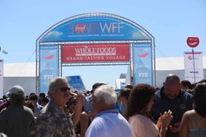 El festival de comida y vino de South Beach se celebra cada año con destacados chefs, productores, celebridades del mundo culinario y público en general, para disfrutar el verdadero sabor de Miami.