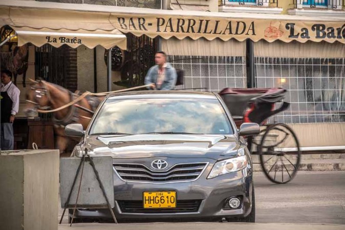 Un auto de la marca Toyota