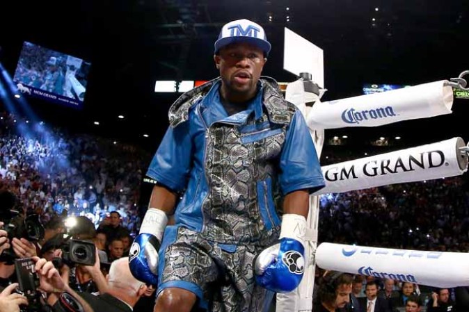 Floyd Mayweather destroza a el "Canelo"en la pelea del año.