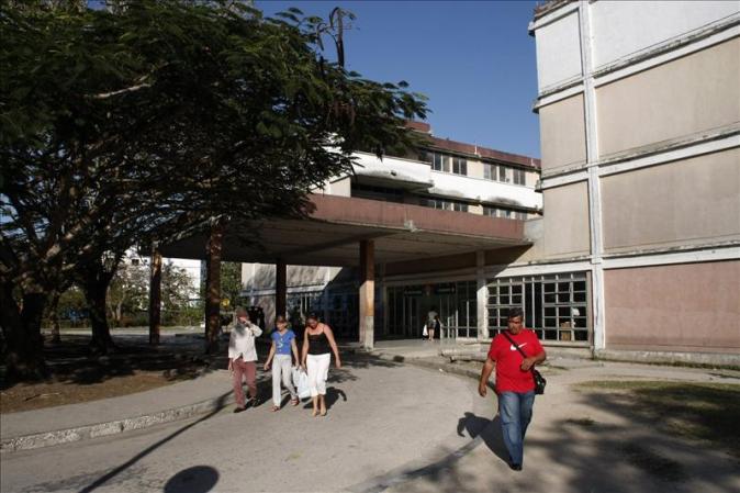 28 DE JULIO, 2012: El diario oficial "Granma" abre una nueva sección informativa que detalla el costo de los servicios de la salud pública en Cuba, en un aparente intento por que los cubanos tomen conciencia del gasto sanitario que afronta el Estado.