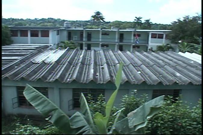 Así es la vida en El Moro, un barrio marginal entre Lawton y Mantilla, en la zona de la Víbora, La Habana.
