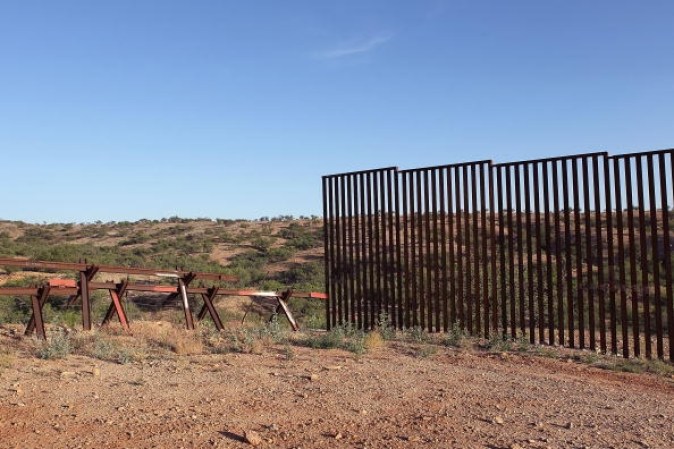 Los coyotes engañan a los inmigrantes. Dicen que la caminata dure aproximadamente uno o dos días...
