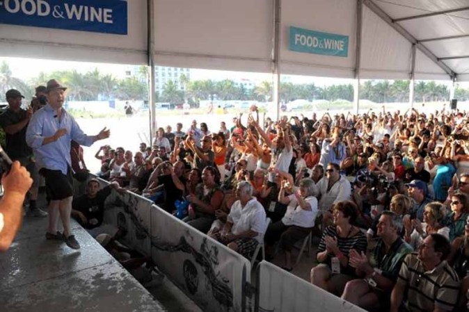 El festival de comida y vino de South Beach se celebra cada año con destacados chefs, productores, celebridades del mundo culinario y público en general, para disfrutar el verdadero sabor de Miami.