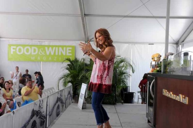 El festival de comida y vino de South Beach se celebra cada año con destacados chefs, productores, celebridades del mundo culinario y público en general, para disfrutar el verdadero sabor de Miami.