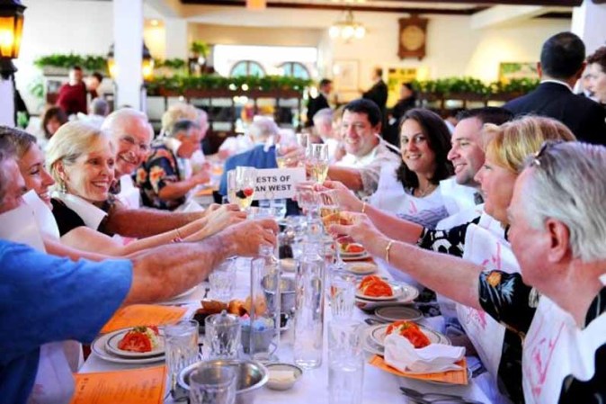 El festival de comida y vino de South Beach se celebra cada año con destacados chefs, productores, celebridades del mundo culinario y público en general, para disfrutar el verdadero sabor de Miami.
