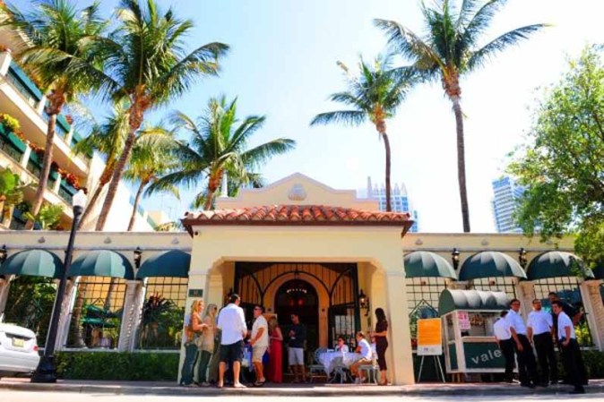 El festival de comida y vino de South Beach se celebra cada año con destacados chefs, productores, celebridades del mundo culinario y público en general, para disfrutar el verdadero sabor de Miami.