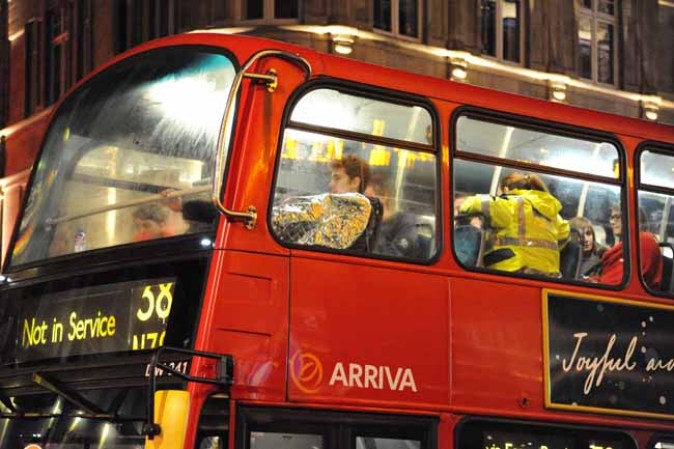 Pesadilla en Londres por el derrumbe del techo de un teatro.