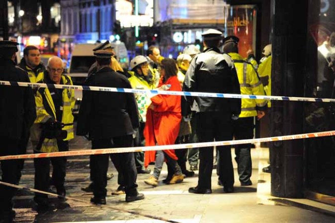 Pesadilla en Londres por el derrumbe del techo de un teatro.