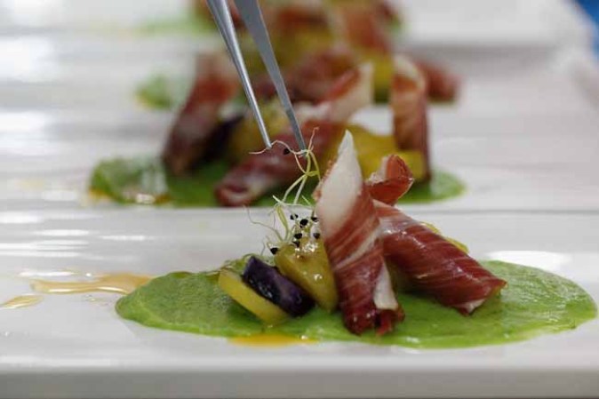 Así se elaboran las mejores tapas del mundo.