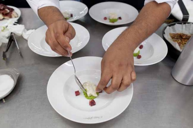 Así se elaboran las mejores tapas del mundo.