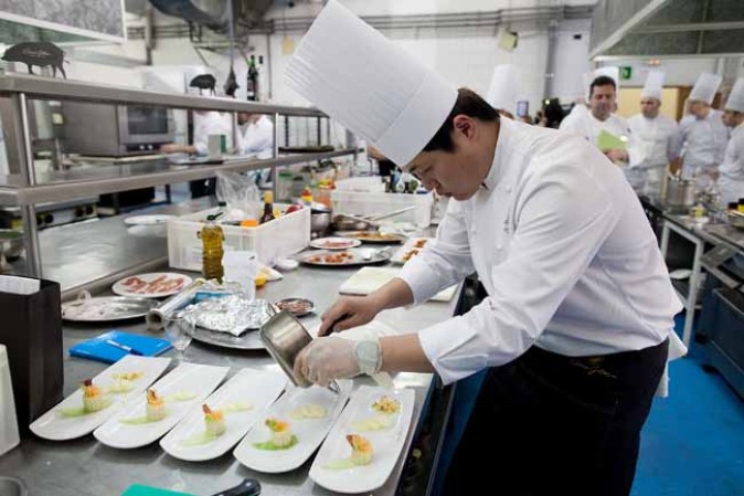 Así se elaboran las mejores tapas del mundo.