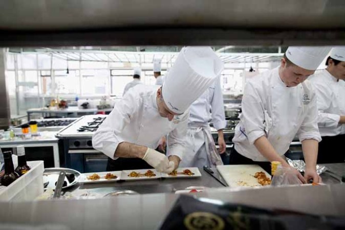 Así se elaboran las mejores tapas del mundo.