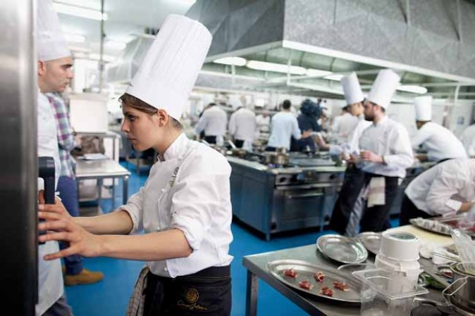 Así se elaboran las mejores tapas del mundo.