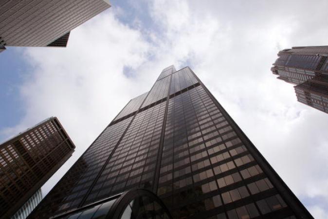 Con 442 metros, la Torre Willis es la segunda torre más alta de América, despues de la Torre CN, y la más alta de Estados Unidos, superando por 27 metros al Trump International Hotel and Tower, también en Chicago.
