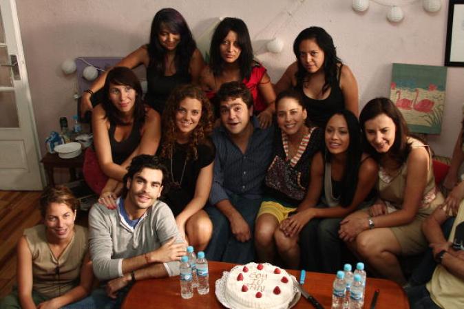 Del 2010-1012 Gonzalo formó parte del elenco de la afamada serie televisiva "Soy Tu Fan"