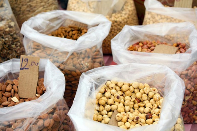 Alta en proteína, fibra es sumamente saludable. Aquellos que consumen nueces de manera regular durante el día, mantienen su peso bajo más fácilmente.