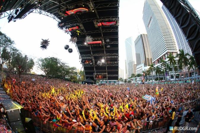 Derroche de fantasía, música y extravagancia en el Ultra Fest en Miami. Fotos tomadas el 23 y 24 de Marzo de 2013