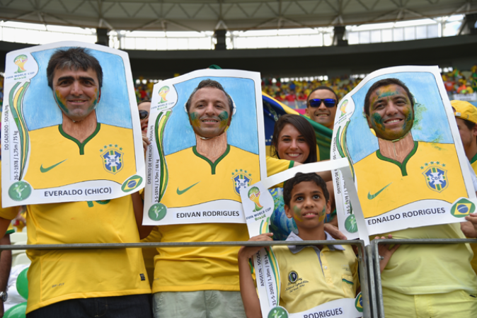 Los fans del partido de México contra Brasil también fueron parte del espectáculo.