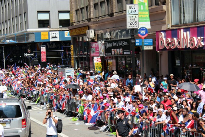 Llenos de alegría y a ritmo de tambor, güira y guitarra, los dominicanos hicieron tronar a la Gran Manzana en su desfile de Manhattan 2013.