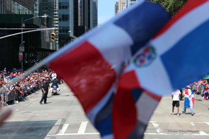 Llenos de alegría y a ritmo de tambor, güira y guitarra, los dominicanos hicieron tronar a la Gran Manzana en su desfile de Manhattan 2013.