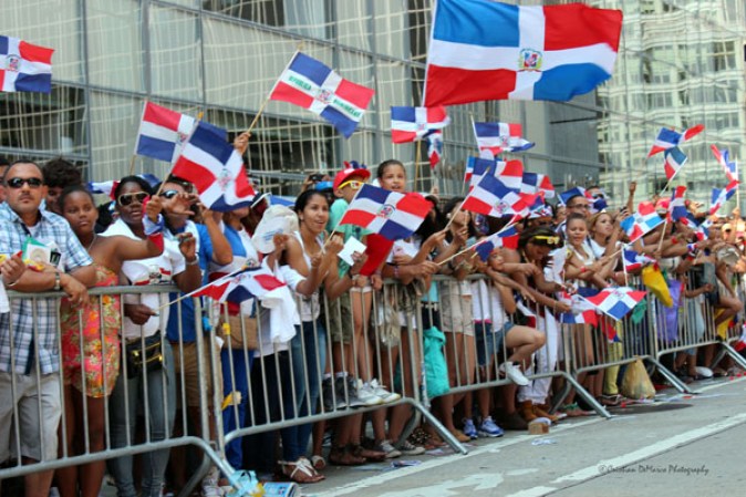 Llenos de alegría y a ritmo de tambor, güira y guitarra, los dominicanos hicieron tronar a la Gran Manzana en su desfile de Manhattan 2013.