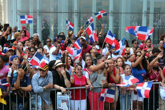 Llenos de alegría y a ritmo de tambor, güira y guitarra, los dominicanos hicieron tronar a la Gran Manzana en su desfile de Manhattan 2013.