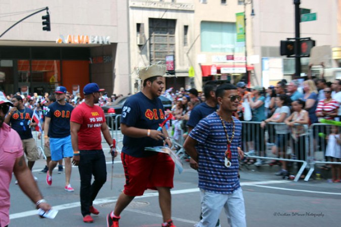Llenos de alegría y a ritmo de tambor, güira y guitarra, los dominicanos hicieron tronar a la Gran Manzana en su desfile de Manhattan 2013.