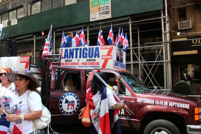 Llenos de alegría y a ritmo de tambor, güira y guitarra, los dominicanos hicieron tronar a la Gran Manzana en su desfile de Manhattan 2013.