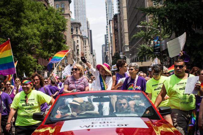 Miles de manifestantes se dieron cita a Nueva York, para celebrar el Desfile del Orgullo Gay, que se celebra todos los años la lujosa Quinta Avenida de Manhattan.