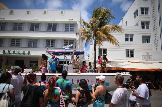 El evento contó con una organización impecable. El buen clima, la playa y las actividades hicieron brillar de color a una de las principales arterias de Miami Beach.