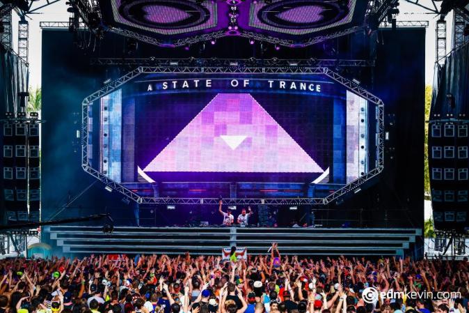 Derroche de fantasía, música y extravagancia en el Ultra Fest en Miami. Fotos tomadas el 23 y 24 de Marzo de 2013